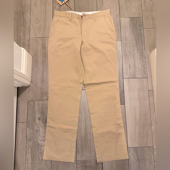 Dockers Men's Chino Pants in Tan and Light Gray - Picture 4 of 8